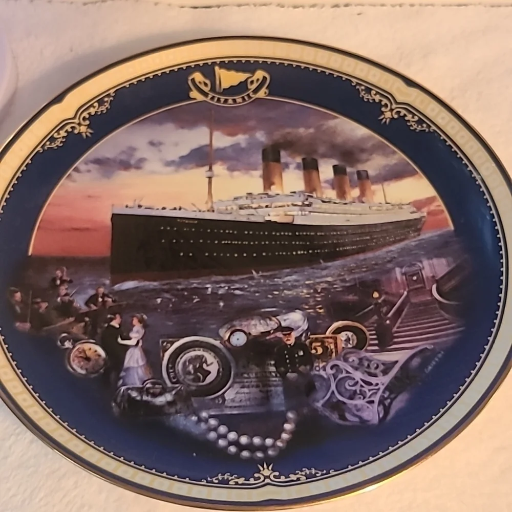Titanic collector's edition plate Maiden voyage Queen of the ocean
